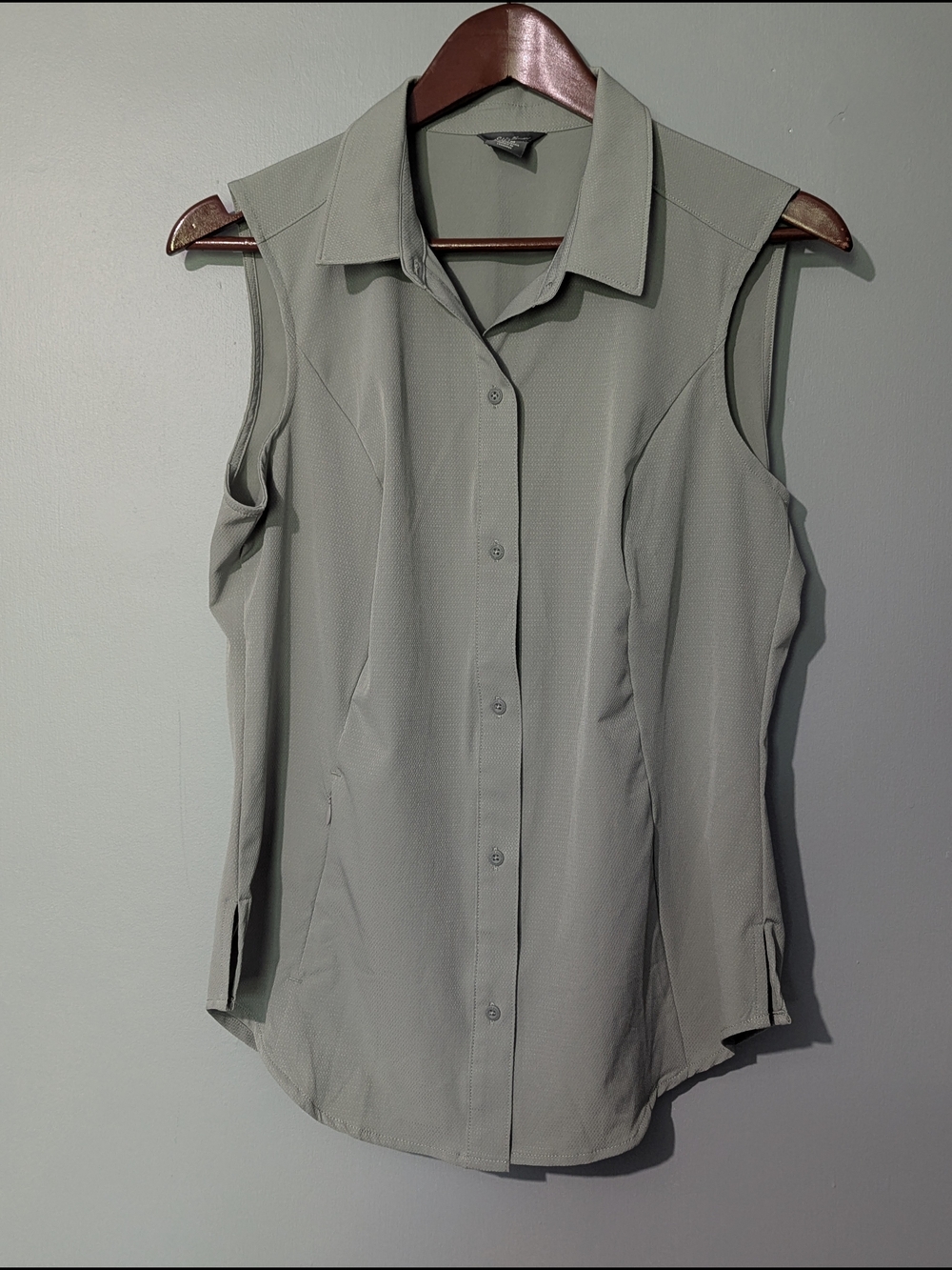 Eddie Bauer Women's Light Weight Sleeveless Tech Button-Front Shirt Sage